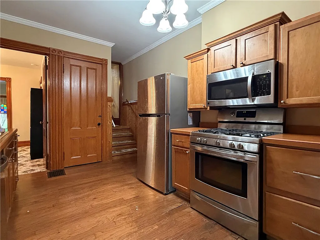 3 bed, 1.5 bath, 3478 sqft, $1,700 — Photo 3