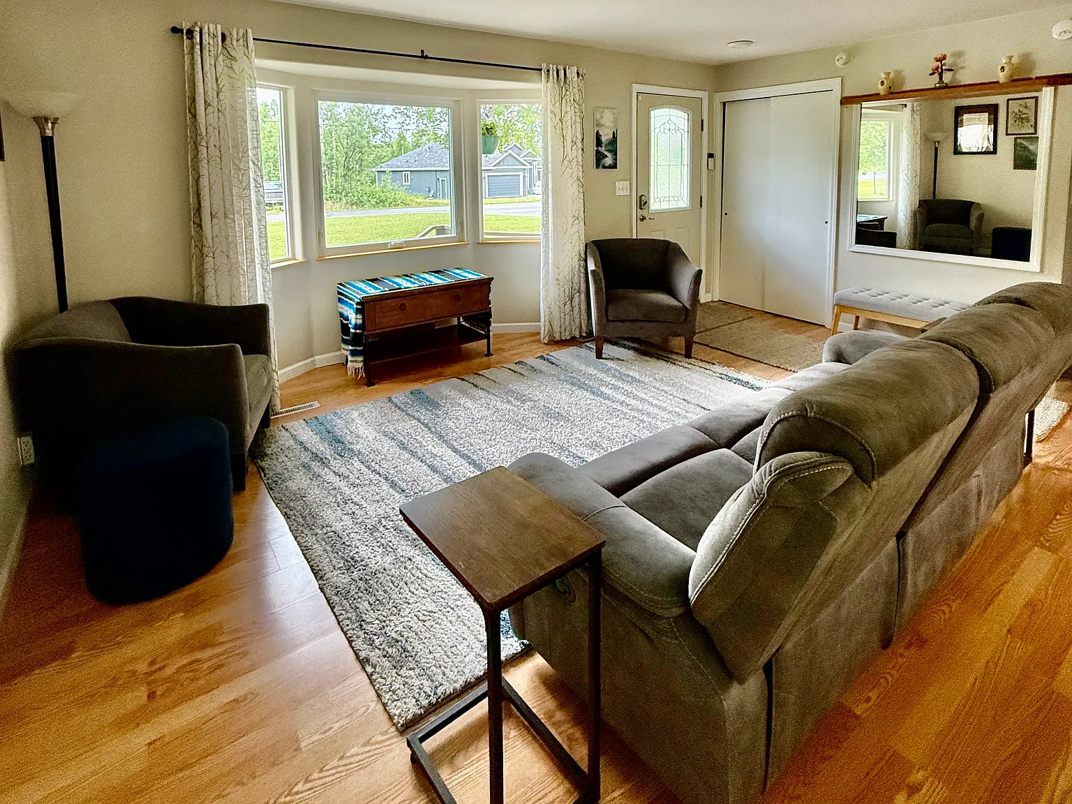 3 bed, 1100 sqft, $2,500 — Photo 3