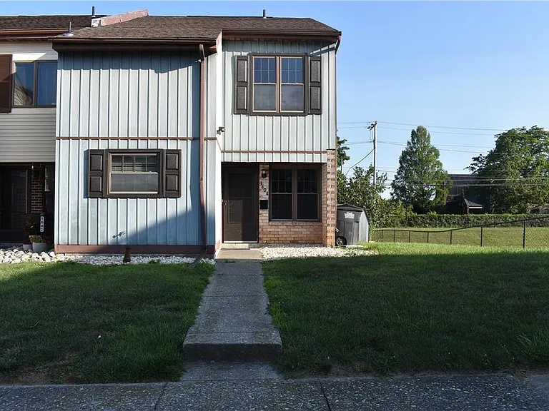 1604 Shenandoah Ct — Photo 1