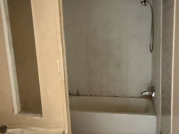 5th image of 4572 82nd Ter