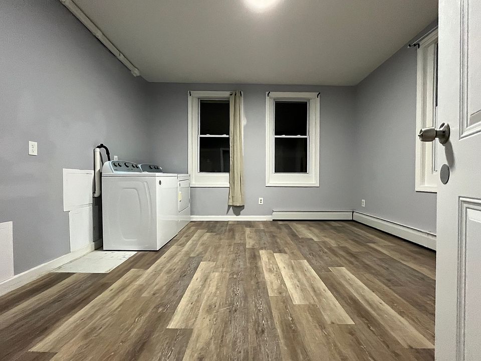 1st image of 199 E Main St #11260415