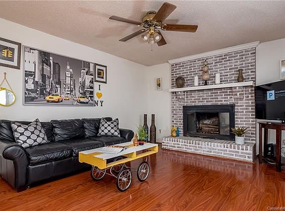4th image of 11424 Leadenhall Ln
