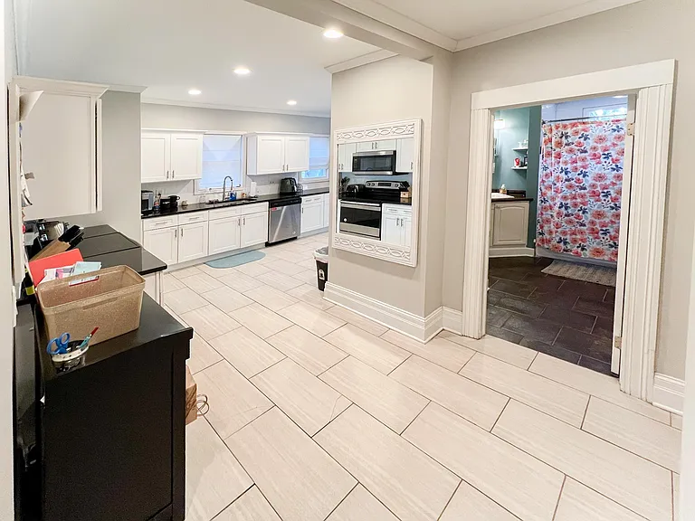 200 Laburnam Cres #1 — Photo 10