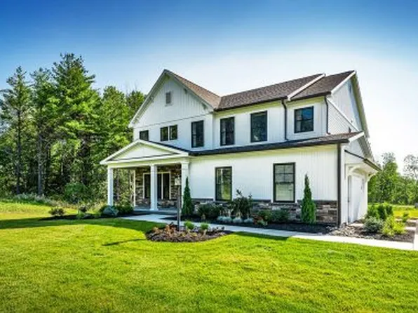 7 Stone Creek Dr, East Greenbush, NY 12061