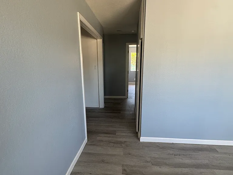 1123 Valerie St — Photo 11