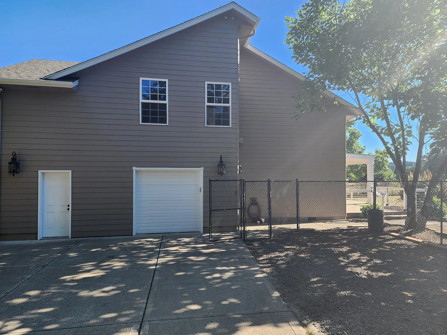 5 bed, 2687 sqft, $3,950 — Photo 3