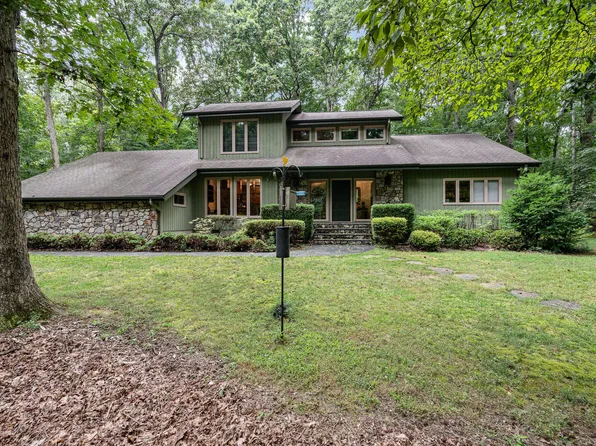 107 Oakstone Dr, Chapel Hill, NC 27514