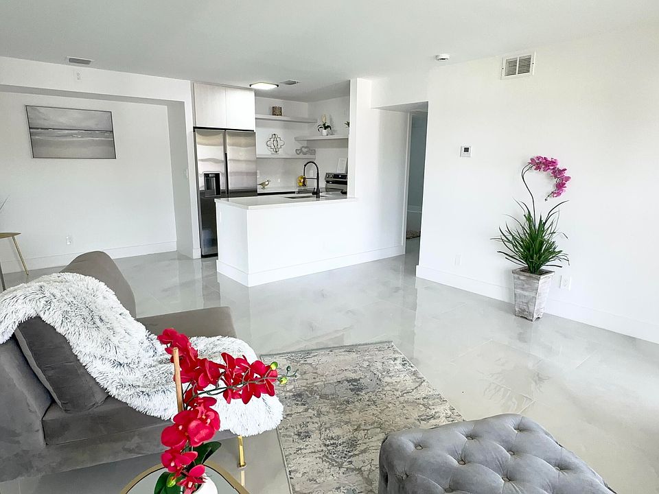 1st image of 10033 Winding Lake Rd APT 204