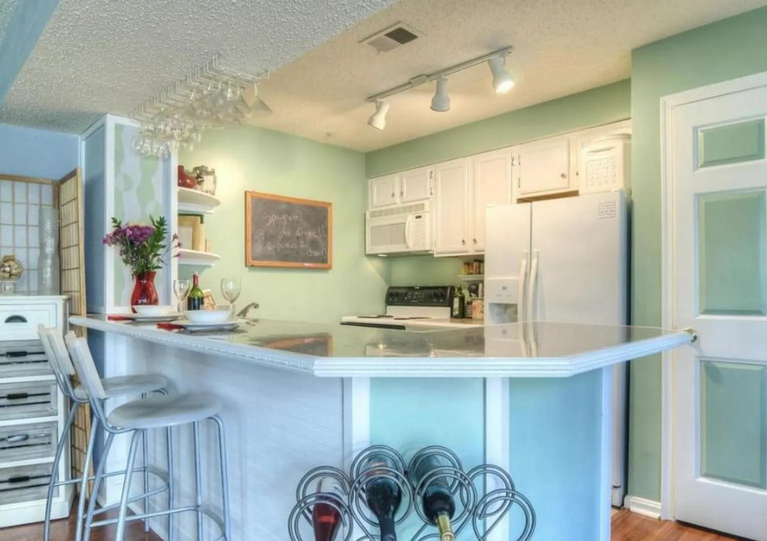 2 bed, 711 sqft, $2,050 — Photo 4