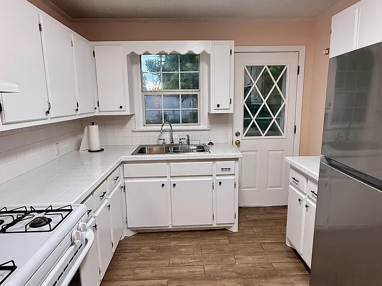 216 Camellia Dr — Photo 5