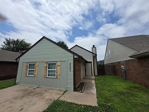 3rd image of 2307 N Lincoln Ave