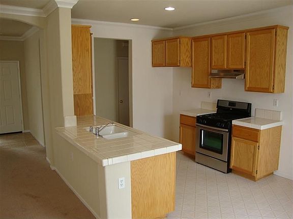 4th image of 1668 Powell Pl