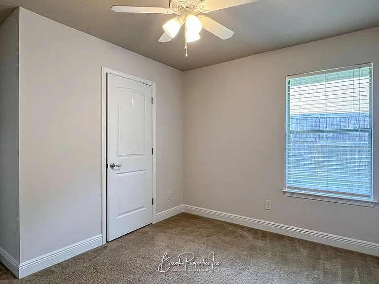 2080 Stennis Dr — Photo 27
