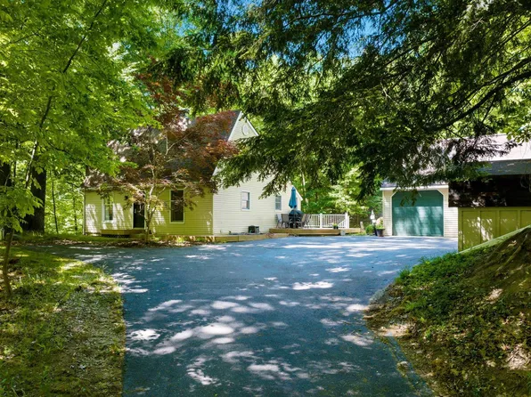 10520 S Dalzell Rd, Traverse City, MI 49684