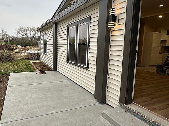 3rd image of 4613 S Edwards Cir