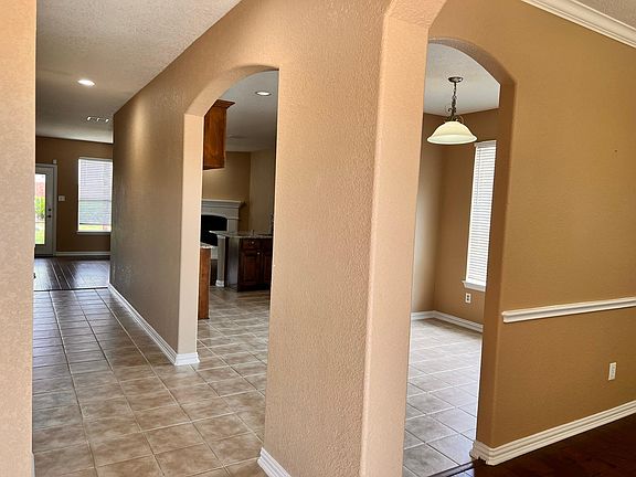 3rd image of 3325 Daylight Dr