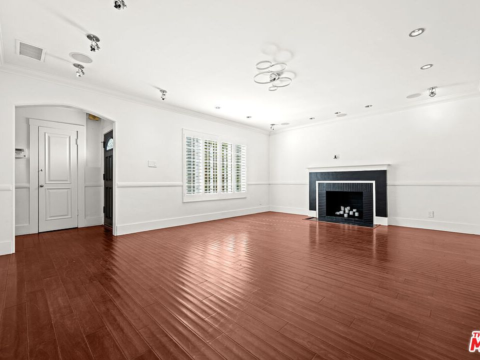 1st image of 803 S Sycamore Ave