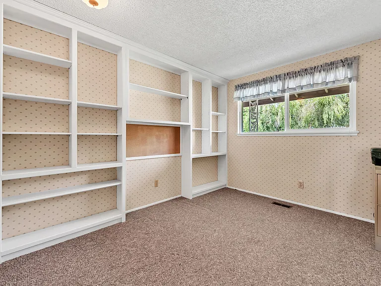 1922 Springhill Dr NW — Photo 16