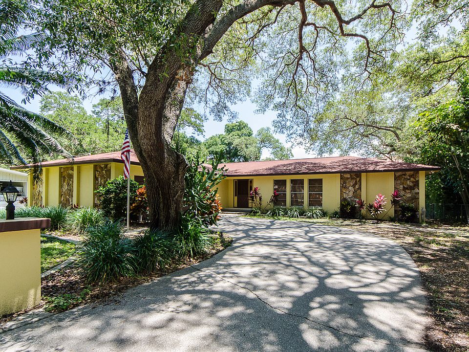 1st image of 4955 Woodland Dr