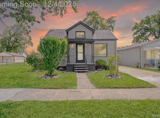 27500 Tighe St, Roseville, MI 48066