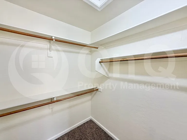 417 E Cantebria Dr — Photo 19