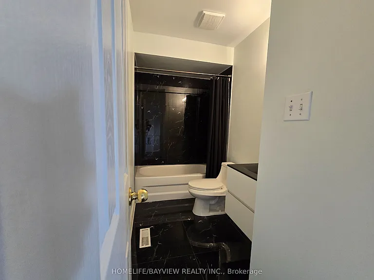 176 Humberland Dr — Photo 20