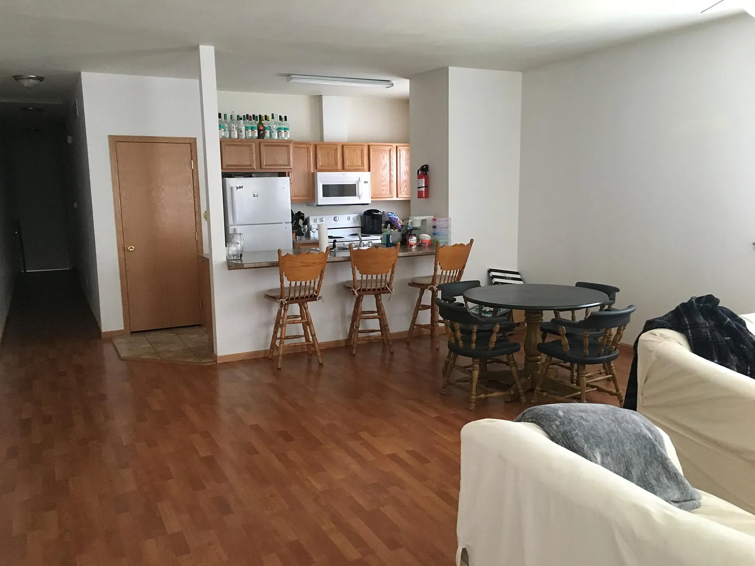 3 bed, 1200 sqft, $1,950 — Photo 2
