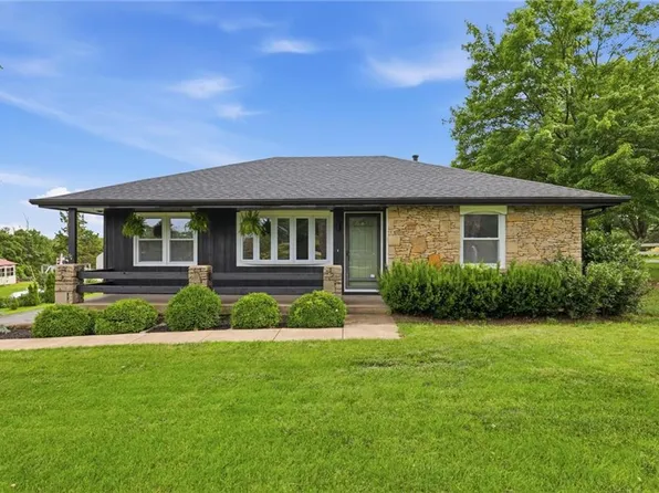 23485 W 207th St, Spring Hill, KS 66083