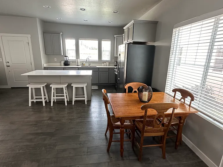 2215 W Bluebird Dr — Photo 6
