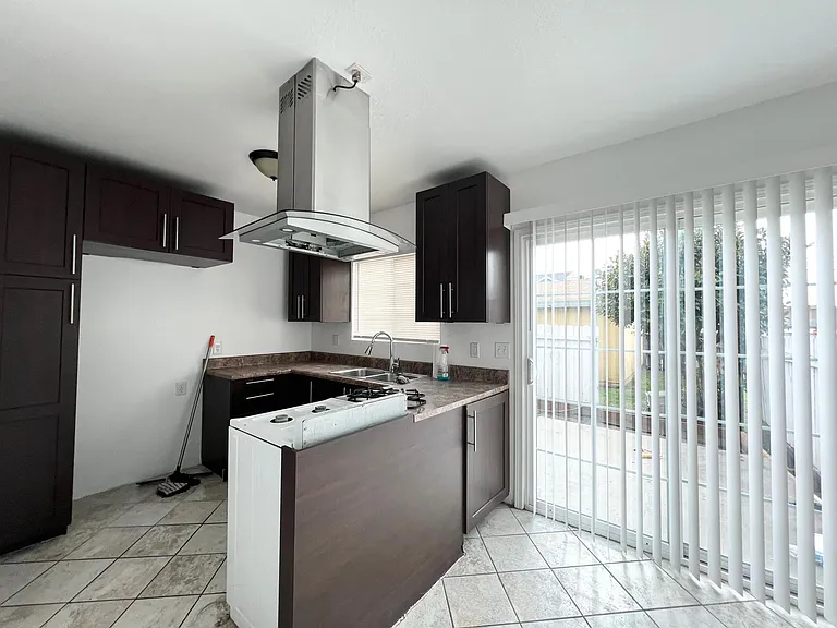 146 Montana Ave — Photo 6