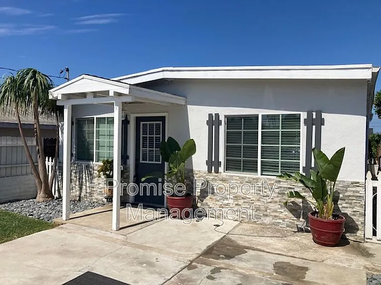 1209 Langford St — Photo 1