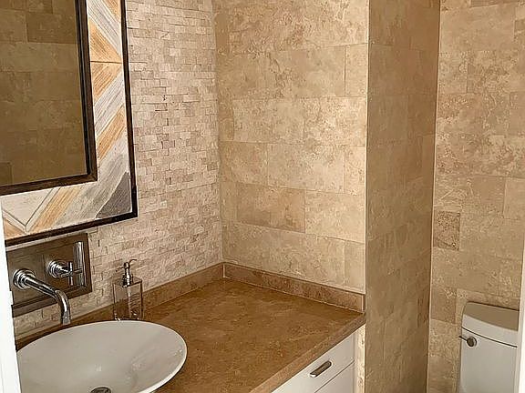 1/2 bathroom