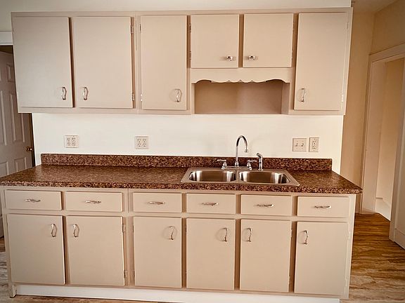 Main level: Kitchen