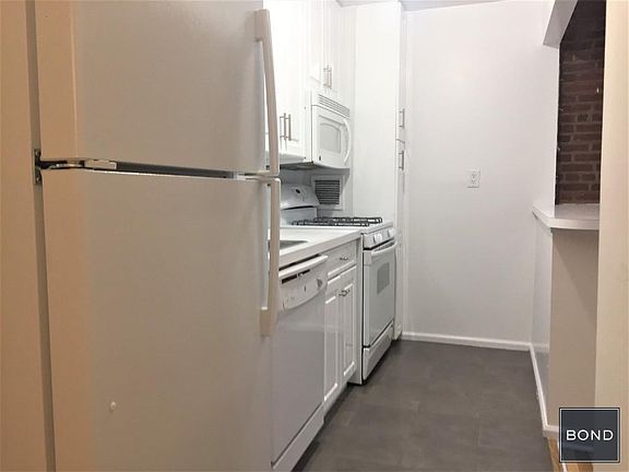 3rd image of 201 E 12th St APT 213