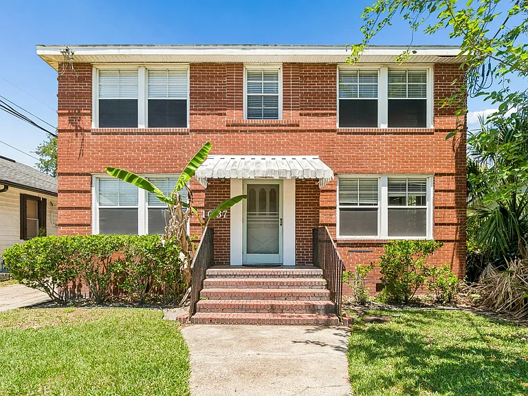1037 Riviera St — Photo 8