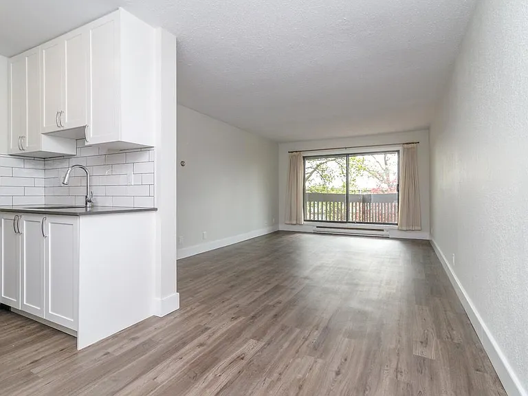 984 McKenzie Ave — Photo 11