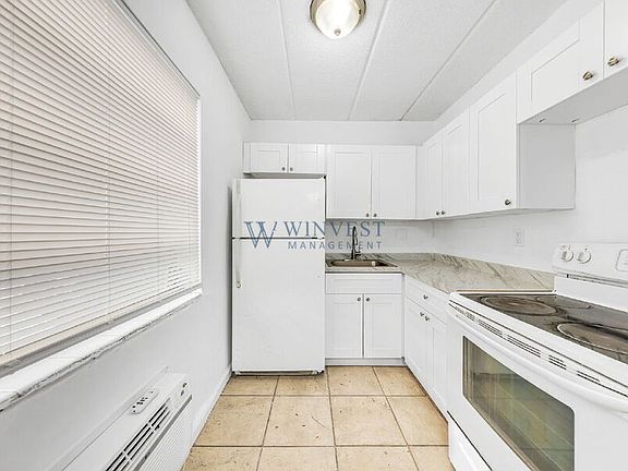 5th image of 447 NE 125th St APT 18