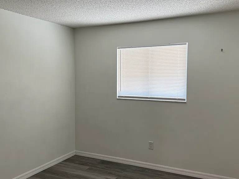 E Rosewood Ln — Photo 6