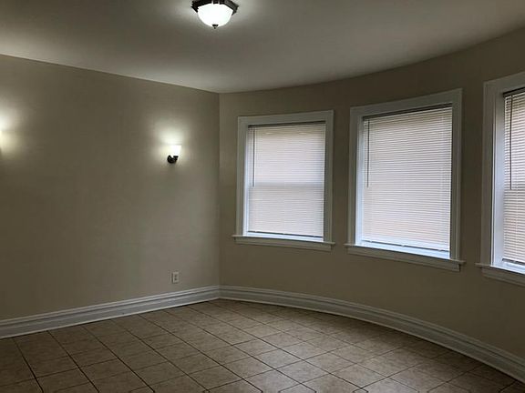 5th image of 1426 S Austin Blvd APT Be