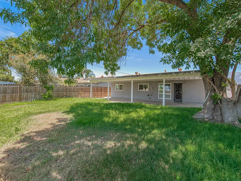 1674 E Princeton St — Photo 8