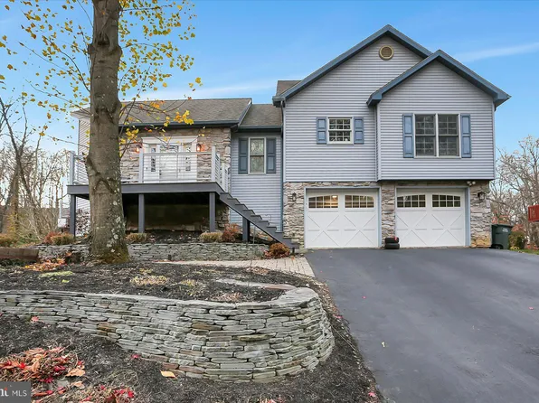 228 Creekwood Dr, Camp Hill, PA 17011