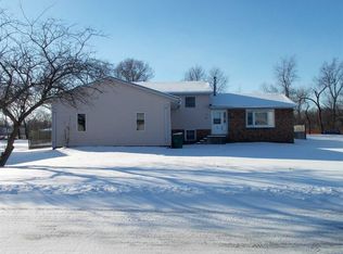 208 Westline Dr, Hazleton, IA 50641