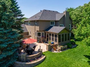 8601 Ridge Ponds Dr, Victoria, MN 55386