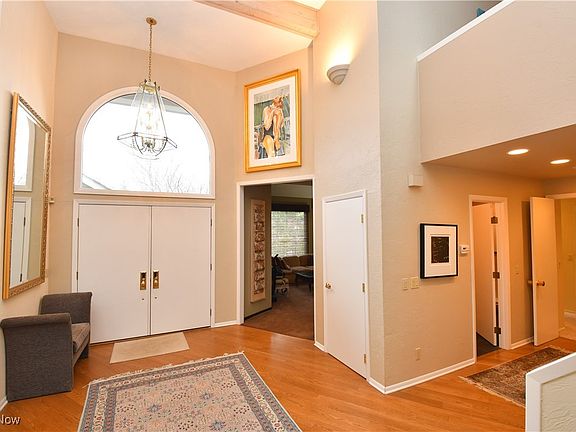 2nd image of 9 Longmeadow Ln