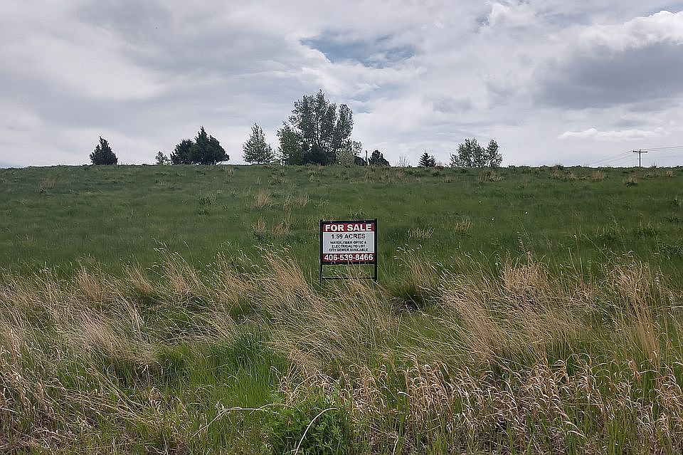 1st image of Arrowhead Ln