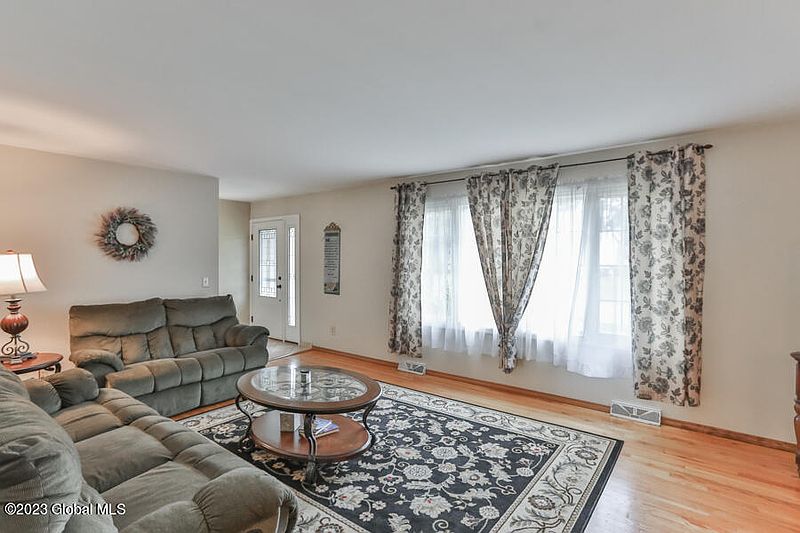 4th image of 8 Longwood Drive