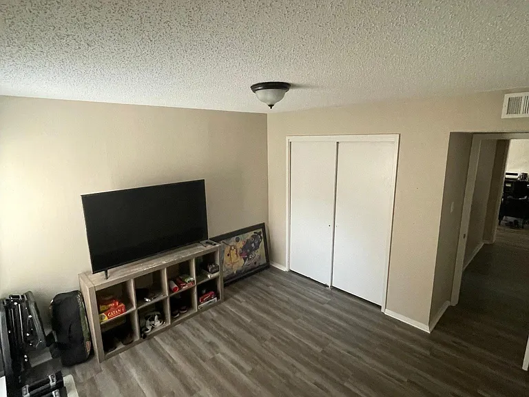 3431 N Hills Dr #121 — Photo 5