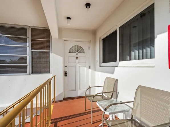 95 Plymouth L, West Palm Beach, FL 33417