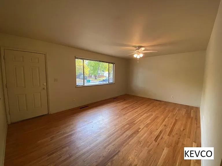 1313 Fairview Dr — Photo 2