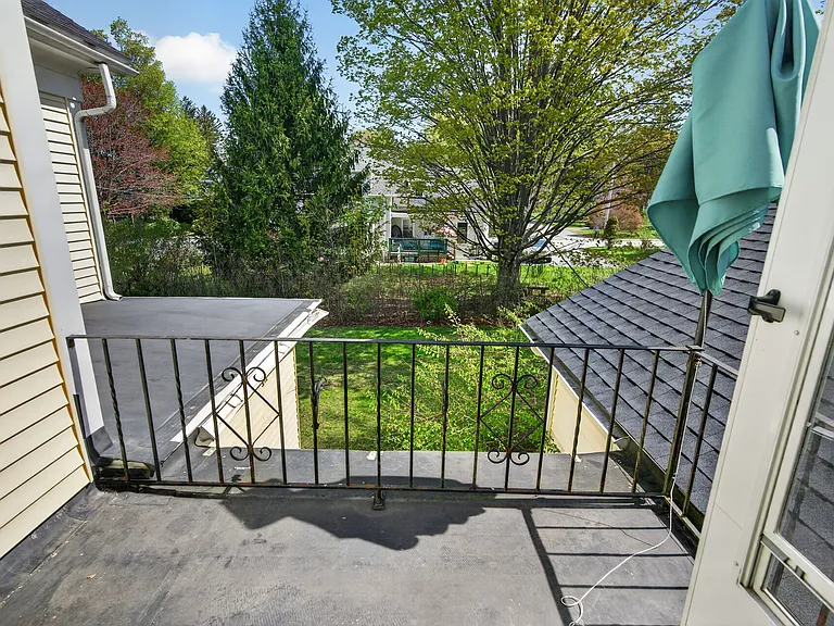 40 Maple St #2 — Photo 23